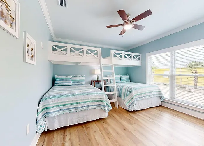 Holiday home Brand-new With Covered Patio Ac W&d & Pool Access - Near
