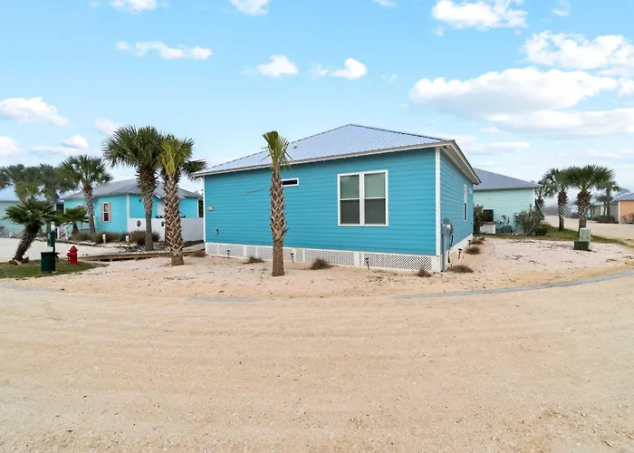 Holiday home Brand-new With Covered Patio Ac W&d & Pool Access - Near *